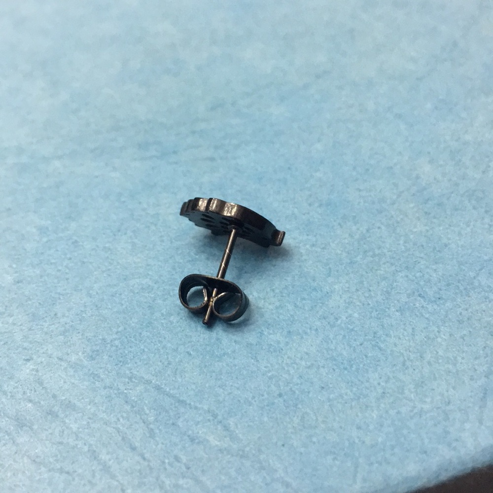 (T1) Hedgehog Earrings - Picture 5 of 5